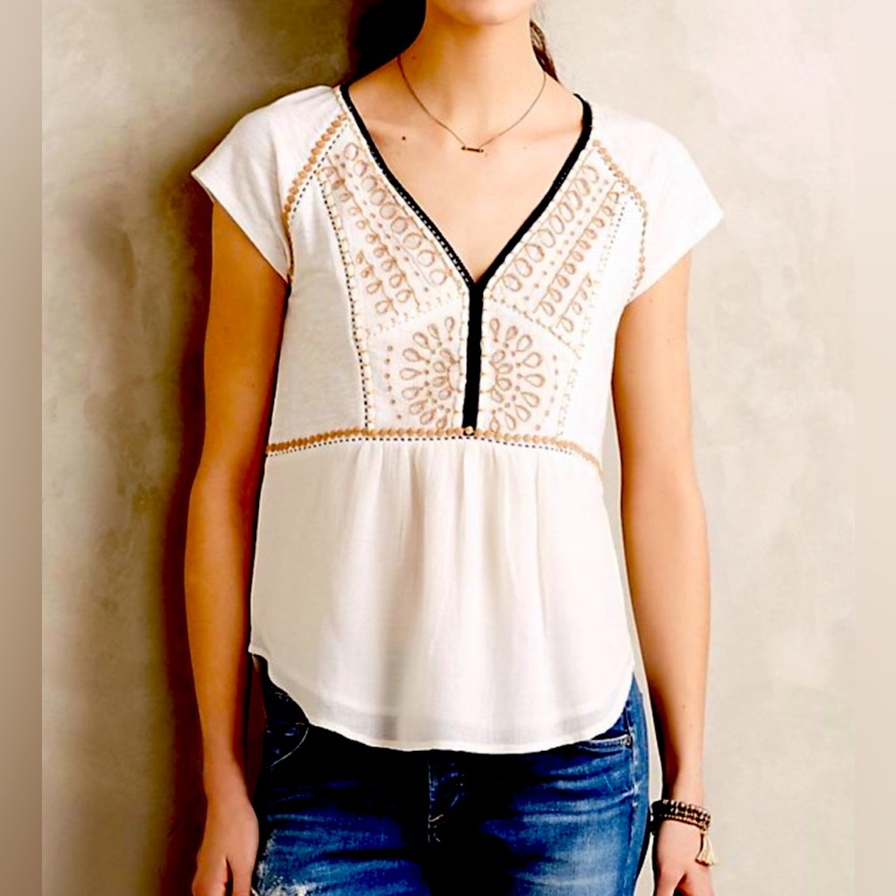 Anthropologie Akemi + Kin Embroidered Cap Sleeve V- Neck Top - Sz Small